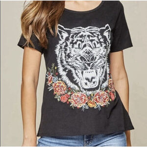 Savanna Jane Black Embroidered Tiger Graphic Tee Size Small Floral Festival